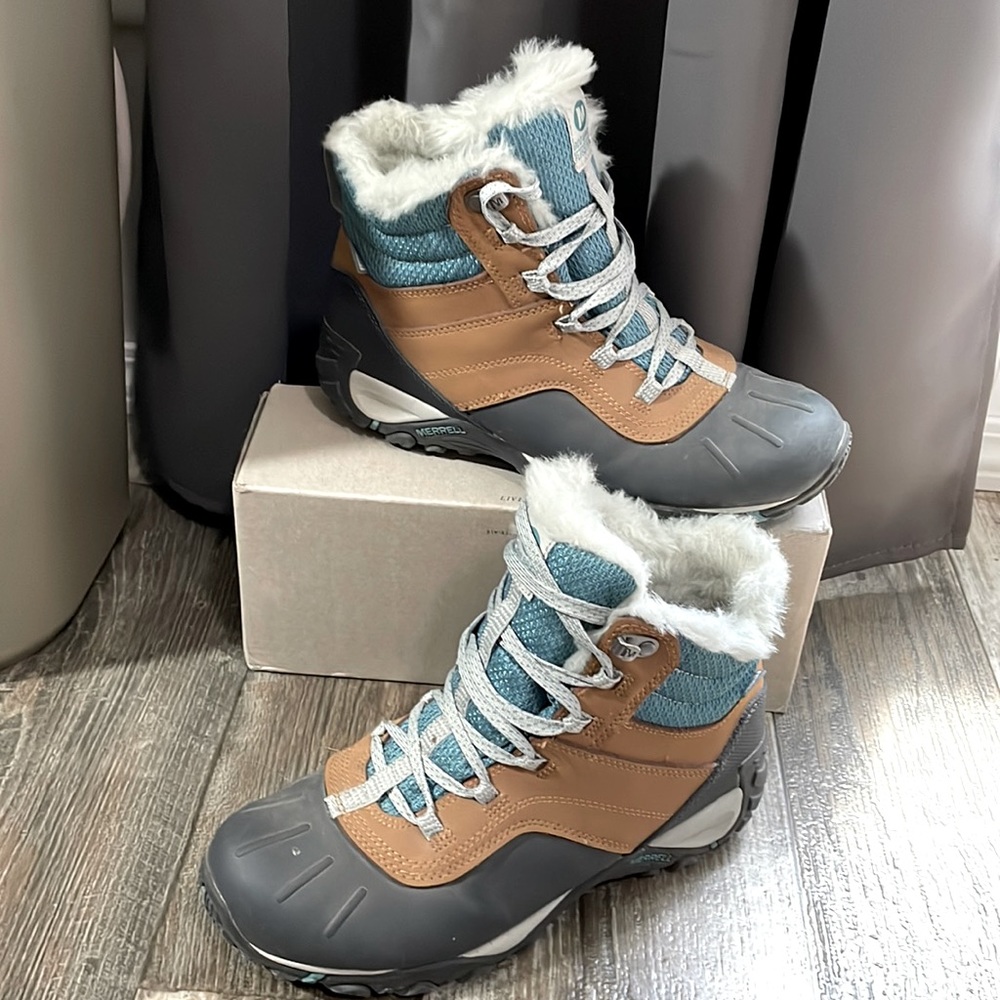 Merrill fleece lined boots. Size 8. Brown sugar ice.